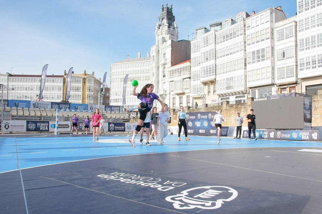 A Coruña acolle os primeiros encontros da Copa Deputación de Balonmán na Rúa