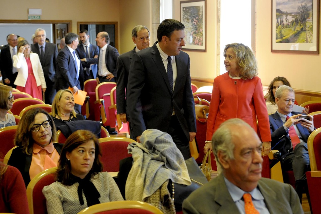 A deputación de A Coruña dilapida os cartos públicos en "chiringuitos" dos fiscales A deputación de A Coruña dilapida os cartos públicos en "chiringuitos" dos fiscales