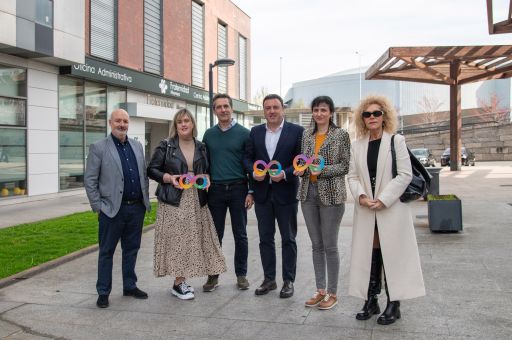 Formoso visita o novo local de ASPANAES na cidade da Coruña, financiado pola Deputación para prestar apoio a unhas 260 familias da área