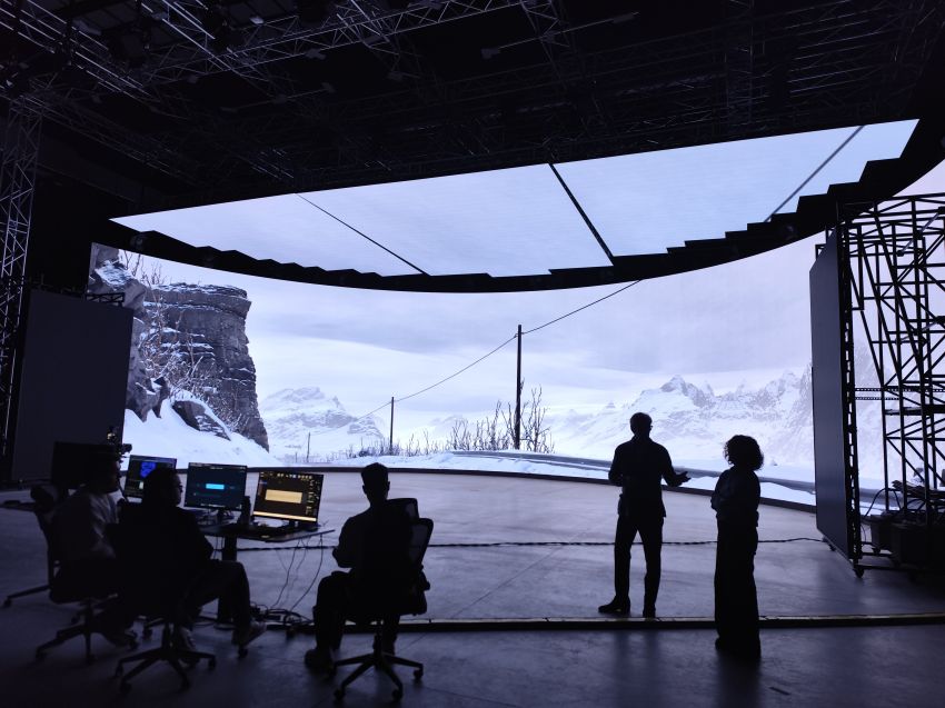 O alumnado da UDC e do Liceo La Paz descobre no CEI o potencial do maior plató virtual de España