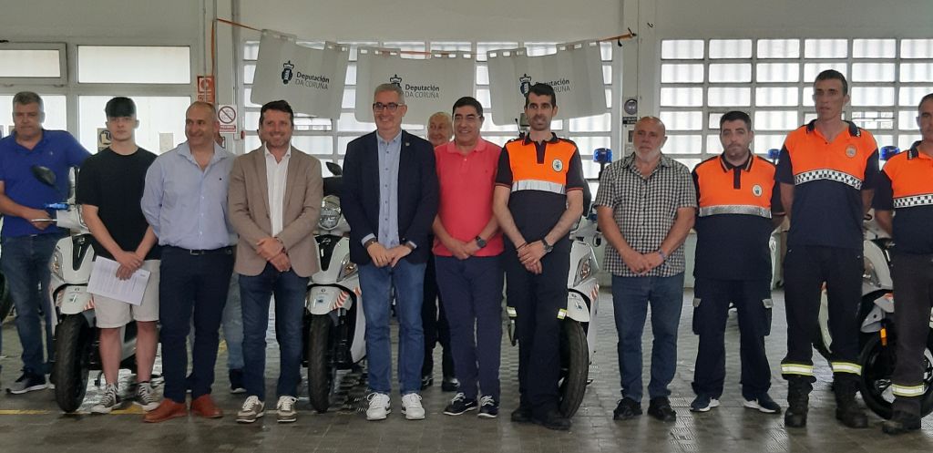 A Deputación entrega scooters a dez agrupacións de Protección Civil da provincia