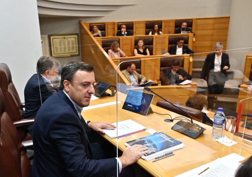 O pleno da Deputación reclama máis profesores e a recuperación dos libros de texto gratuítos no inicio do curso