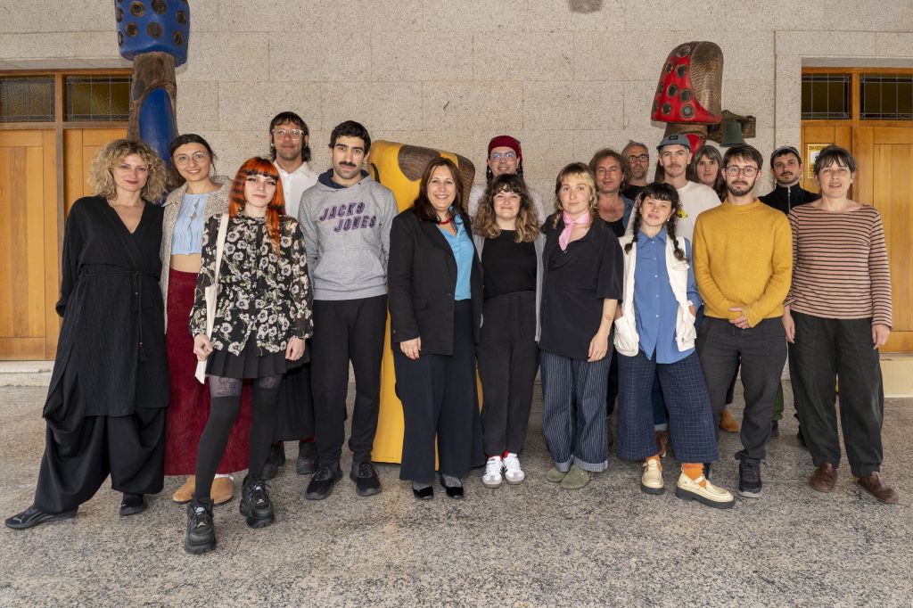 A deputada, Natividade González, compartiu xornada cos participantes nas Residencias Artísticas Mariñán 2025