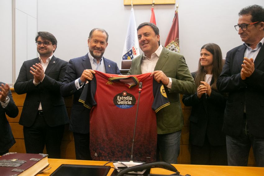 A Deputación recibe ao RC Deportivo tras o ascenso á 1ª división