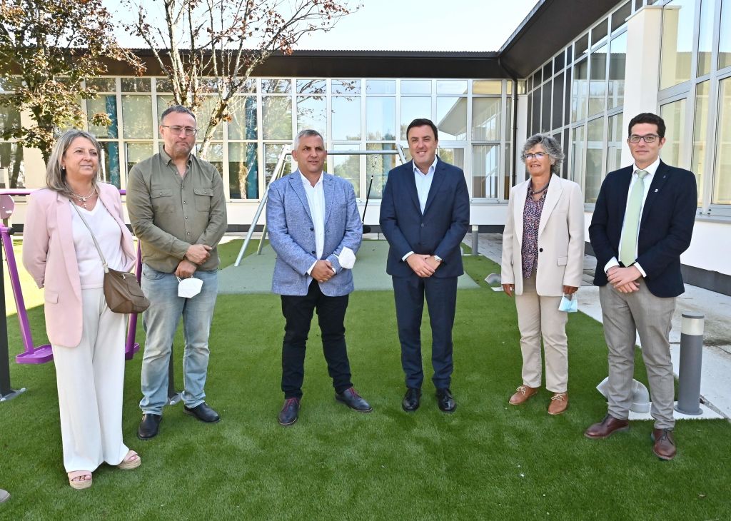 Formoso visita o novo centro de día de Aspanaes en Santiago, equipado cunha axuda de 125.000 euros da Deputación