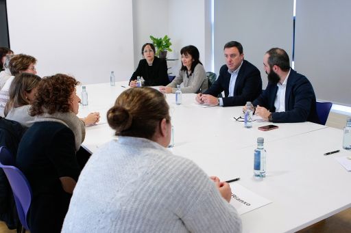 A Deputación da Coruña financia 50.000 horas de axuda no fogar e contrata a 19 profesionais da área social nos concellos de Barbanza