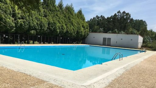 A Deputación destina 209.000 euros a través do Plan Único para renovar as instalacións da piscina da Rocheira, en Coristanco