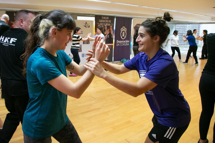A Deputación clausura en Outes os cursos de Defensa Persoal Feminina, nos que participaron 300 mulleres da provincia