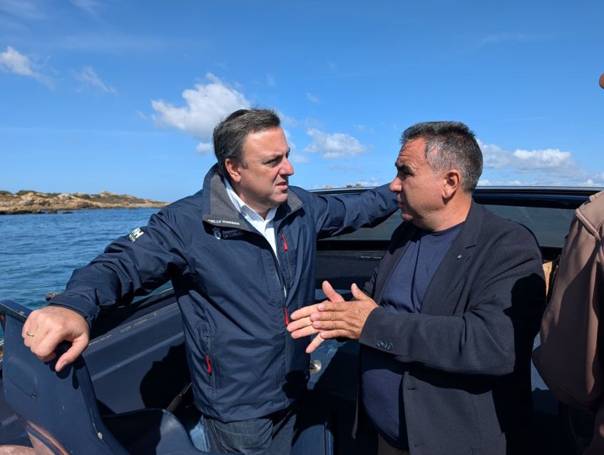 Valentín González Formoso destaca en Aguiño o papel da pesca e do marisqueo como motores da economía de Ribeira