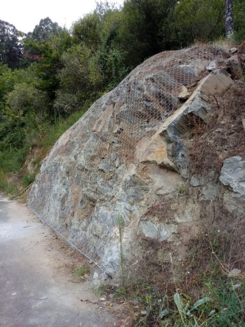 A Deputación comeza a reconstrución do terraplén caído na estrada DP 0905 en Monfero
