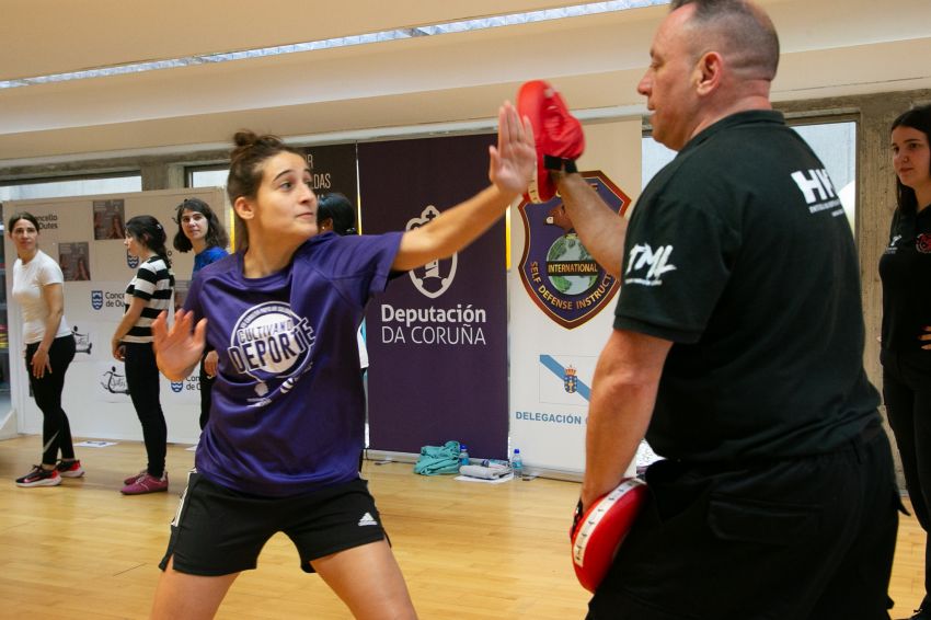A Deputación clausura en Outes os cursos de Defensa Persoal Feminina, nos que participaron 300 mulleres da provincia