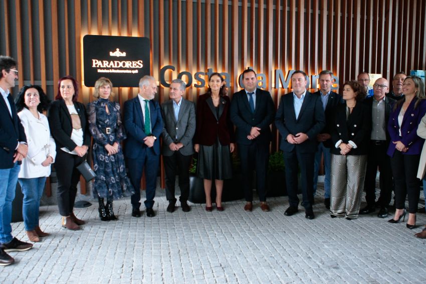 Formoso sinala o Parador da Costa da Morte como “un dos elementos de cohesión desta comarca ante unha catástrofe como a do Prestige”