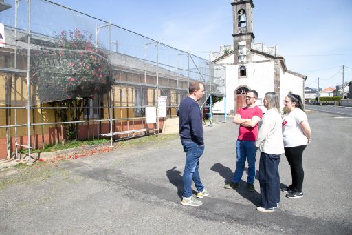 A Asociación de Veciños de San Salvador de Padreiro (Santa Comba) mellora a súa sede co apoio da Deputación