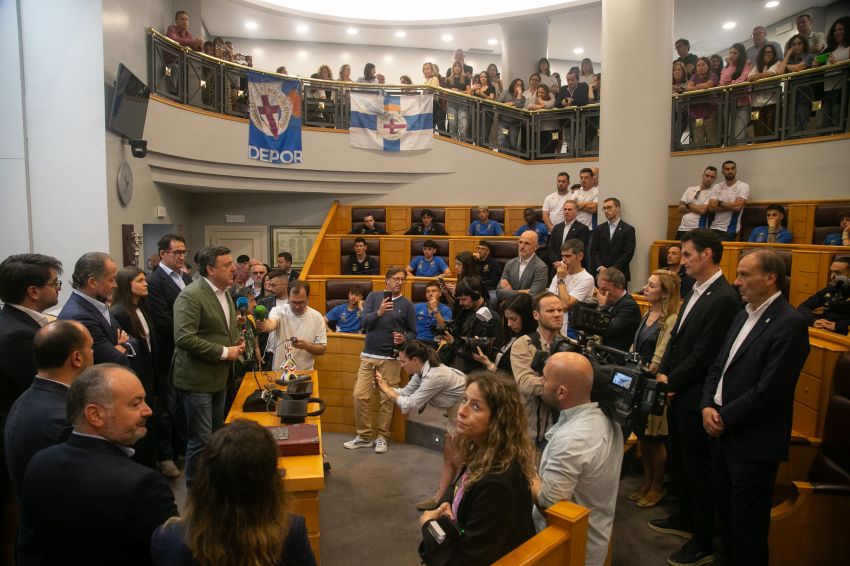 A Deputación recibe ao RC Deportivo tras o ascenso á 1ª división