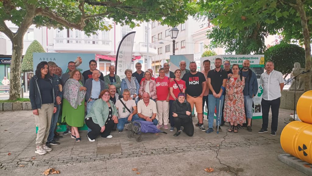 O deputado de patrimonio, Xosé Penas, inaugura, en Arzúa, a exposición