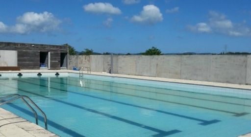 A Deputación destina 303.000 euros a financiar os servizos de socorrismo das piscinas e praias fluviais de 44 concellos do interior coruñés