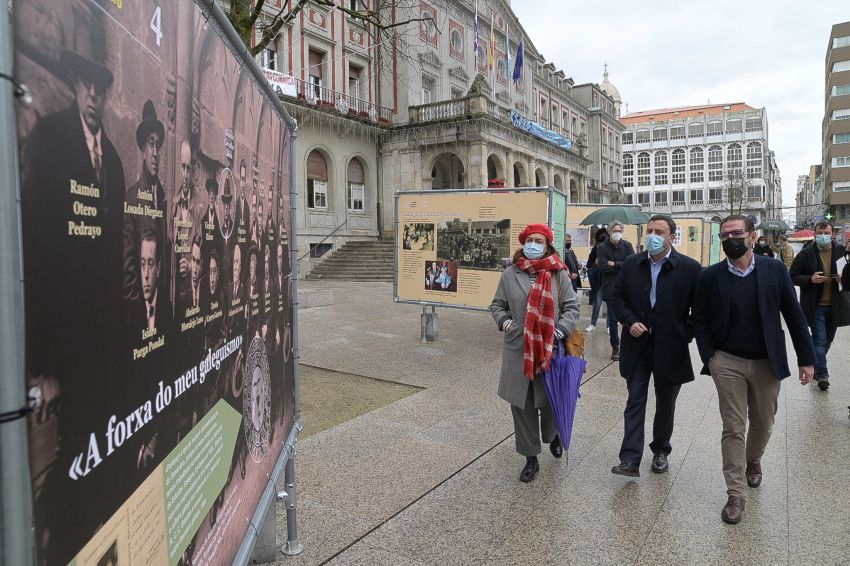 Unha exposición da Deputación reivindica o legado de Carvalho Calero na Praza de Armas de Ferrol