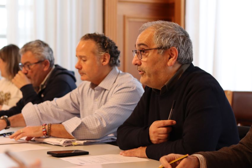 O Consello Director do Parque Compostela Rupestre aborda a sinalética dos xacementos, o mantemento das fincas e a conformación do comité científico