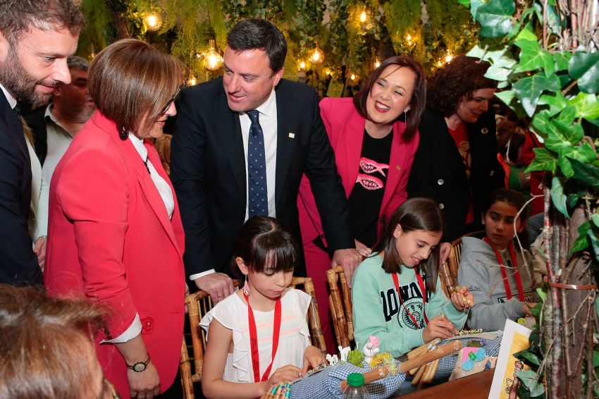 Formoso enxalza na Mostra o traballo das palilleras, destacando que “en calquera lugar do mundo, dicir encaixe é dicir Camariñas”