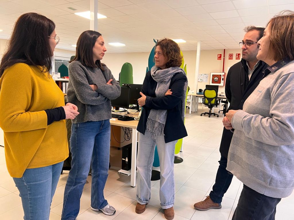 AMBAR acolle en Ribeira o programa provincial “Mergullando sen nos mollar”