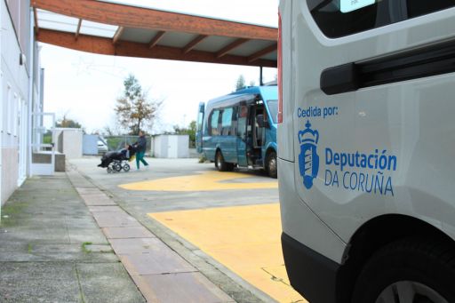 A Deputación da Coruña adquire cinco vehículos adaptados para entidades sociais da provincia