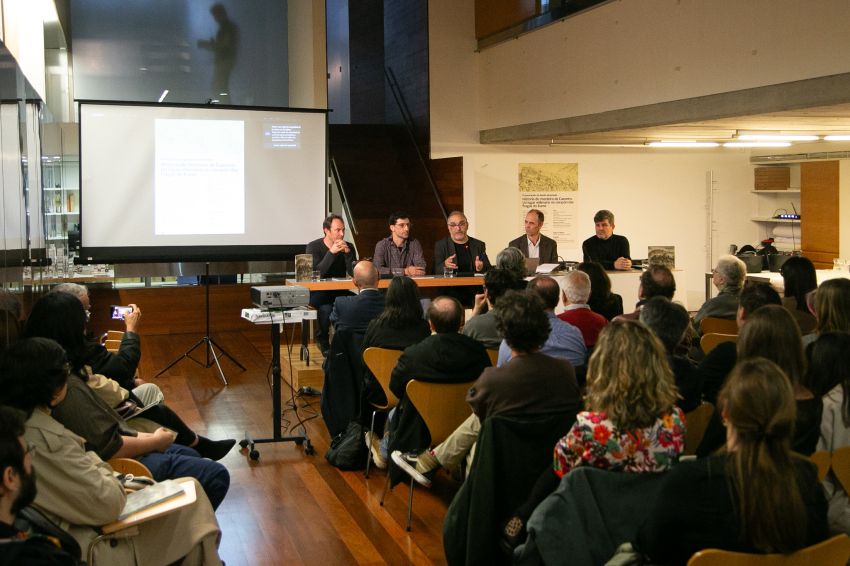 A Deputación presenta no Colexio de Arquitectos un libro de banda deseñada sobre o mosteiro de Caaveiro