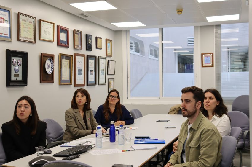 A Deputación da Coruña apoia o persoal dos concellos con información ante o novo do proceso de regularización administrativa de persoas migrantes