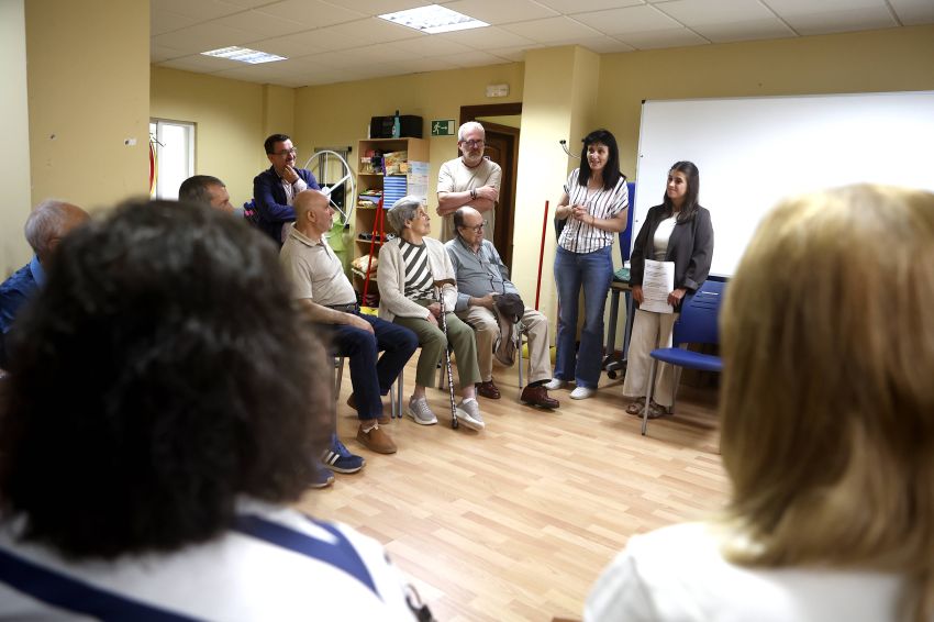 A Deputación destaca o labor de Parkinson Ferrol na atención ás persoas afectadas e ás súas familias