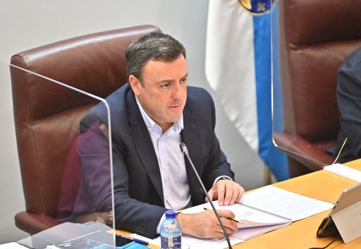 O pleno da Deputación reclama máis profesores e a recuperación dos libros de texto gratuítos no inicio do curso