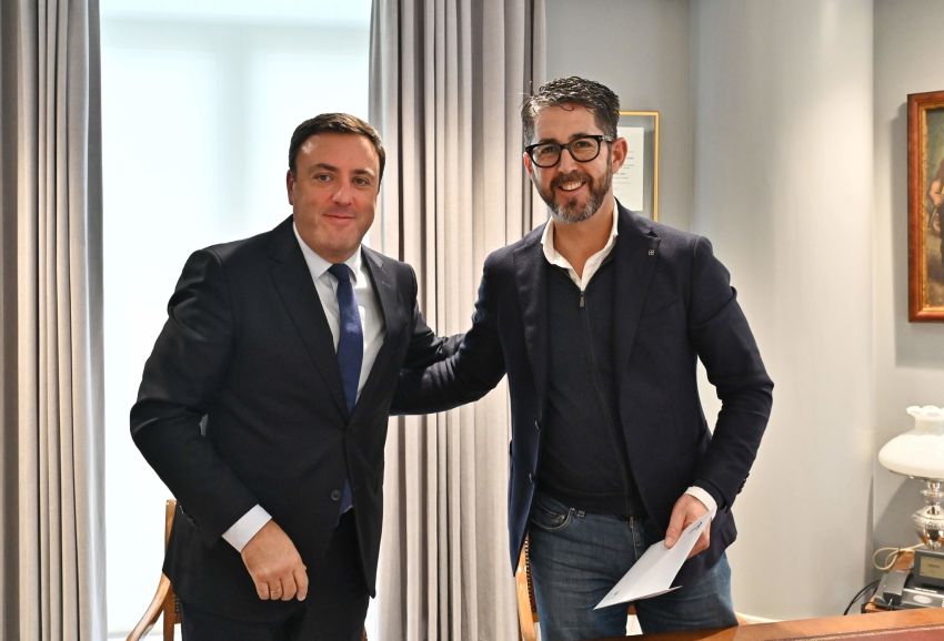 A Deputación financia con 70.000 euros os traballos de retellado e mellora na accesibilidade na Casa do Concello de Porto do Son
