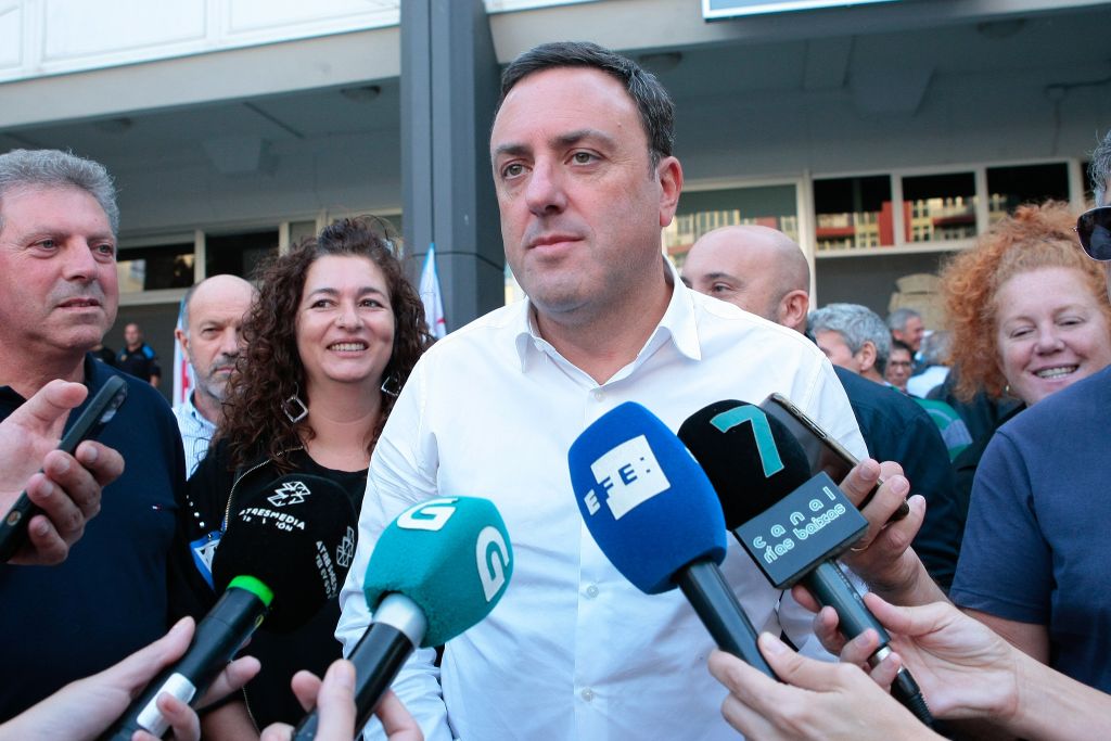 Formoso apoia en Ribeira a manifestación contra o veto europeo á pesca de fondo e reclama “a unión de todas as administracións” neste asunto
