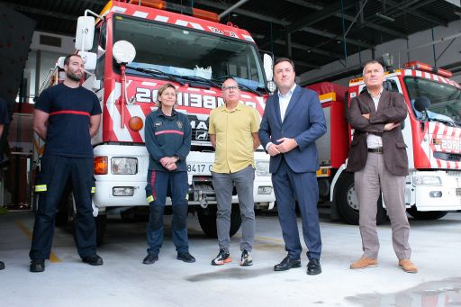 Máis de 50 efectivos e 20 vehículos de  bombeiros do Consorcio Contraincendios da Coruña loitan contra os incendios que afectan a Lugo e Ourense