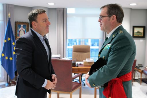 O presidente da Deputación reuniuse co  novo xeneral xefe da Guardia Civil en Galicia, Miguel Ángel González Arias