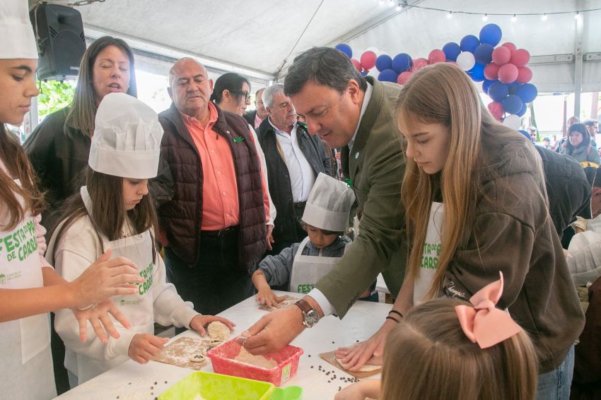 Valentín González Formoso destaca a calidade e tradición do pan de Carral, “recoñecido en toda Galicia”