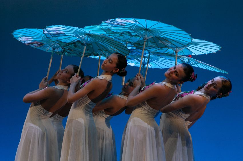 Un Teatro Colón entregado gozou do peche do curso do Conservatorio de Danza da Deputación