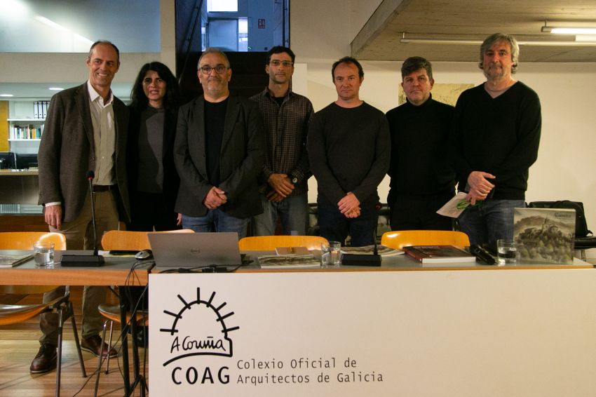 A Deputación presenta no Colexio de Arquitectos un libro de banda deseñada sobre o mosteiro de Caaveiro