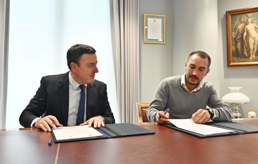 A Deputación financia con 75.000 euros a reurbanización exterior da parcela da antiga Casa da Azucreira de Padrón