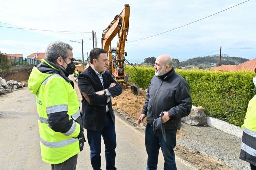 Formoso supervisa as obras de renovación integral da estrada de Ares a Chanteiro, nas que a Deputación inviste 1,6 millóns