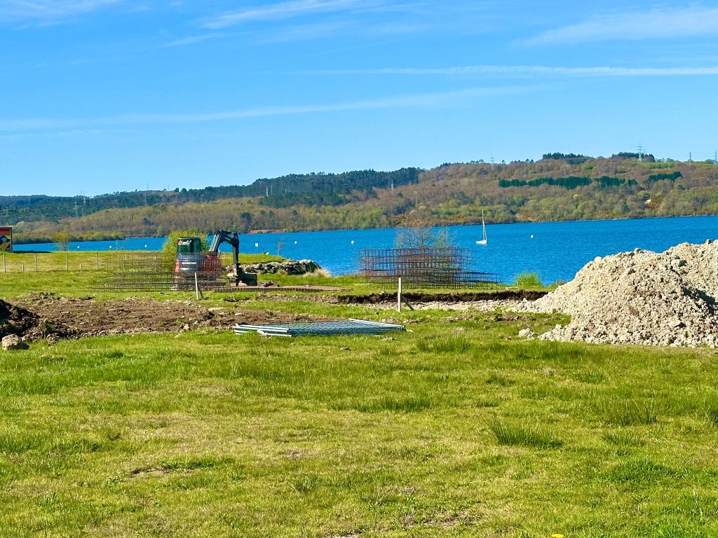 Avanzan a bo ritmo as obras da primeira fase da estación naútica do lago das Pontes