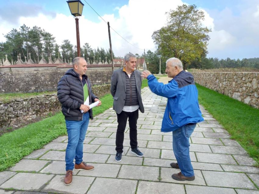 Blas García visita en Negreira obras realizadas por entidades veciñais co apoio da Deputación
