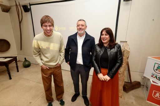 Natividade Gonz&aacute;lez asiste en Zas ao primeiro pase do documental ‘A Costa e os Castelos. Unha viaxe pola Costa da Morte’