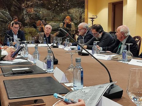 A segunda Mesa dos Camiños destaca o esforzo feito para a internacionalización do Camiño Inglés e do de Fisterra-Muxía