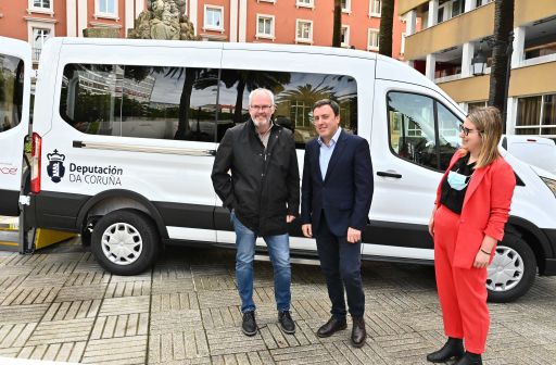 A Deputación entrega un novo vehículo ao centro de menores Lar A Mercé de Oleiros