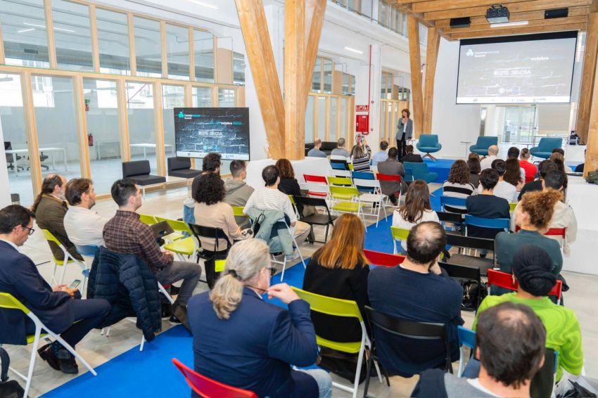 A deputada de Emprego, Rosa Ana García, destaca a gran presenza de mulleres na inauguración do Corunna Innovate Summit