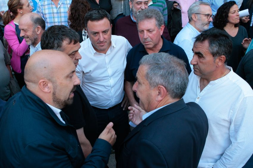 Formoso apoia en Ribeira a manifestación contra o veto europeo á pesca de fondo e reclama “a unión de todas as administracións” neste asunto
