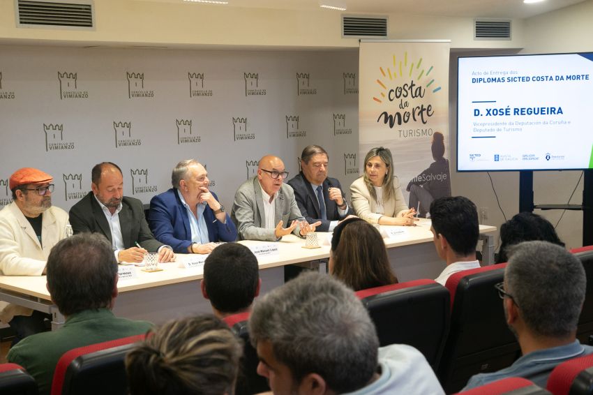 Regueira reivindica en Vimianzo a cooperación institucional, o compromiso empresarial e a calidade como claves do futuro turístico da Costa da Morte