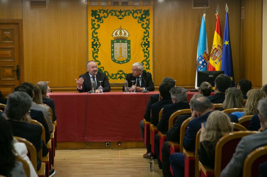 Expertos en Dereito Administrativo de España e Iberoamérica debaten en Mariñán sobre o impacto da IA