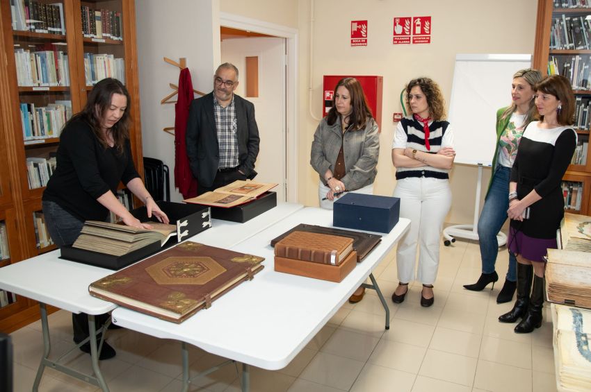 A Deputación celebra o Día do Libro cunha visita institucional á Biblioteca Provincial