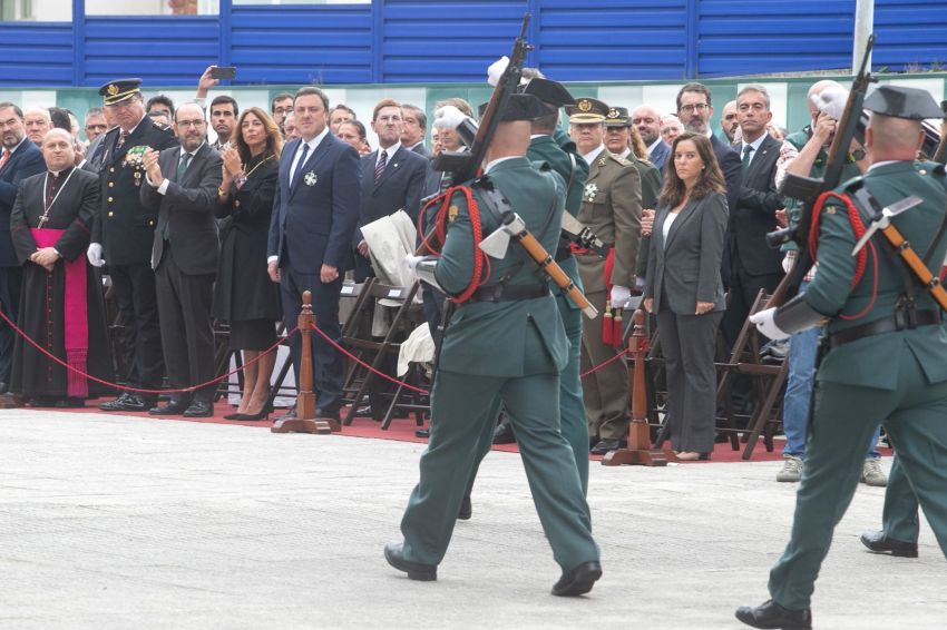 Valentín González Formoso recibe a Cruz de Prata da Garda Civil nos actos do Día do Pilar na Coruña