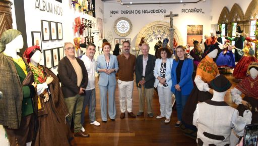 O deputado Xosé Penas participa na inauguración dunha mostra sobre a indumentaria tradicional na obra de Castelao
